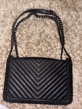 Black Quilted Chain-strap Shoulder Bag